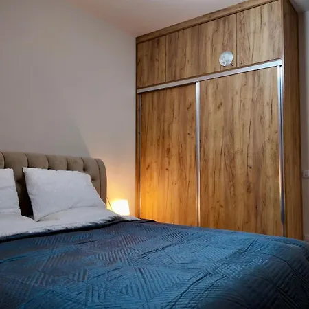 Eliot's - New Bazaar - Modern W King Bed