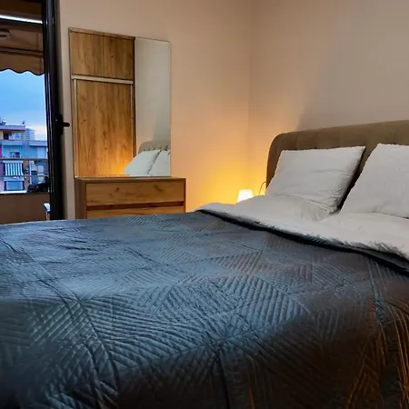 Eliot's - New Bazaar - Modern W King Bed Tirana