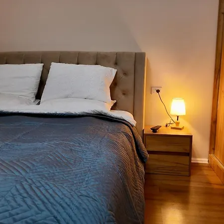 Eliot's - New Bazaar - Modern W King Bed *
