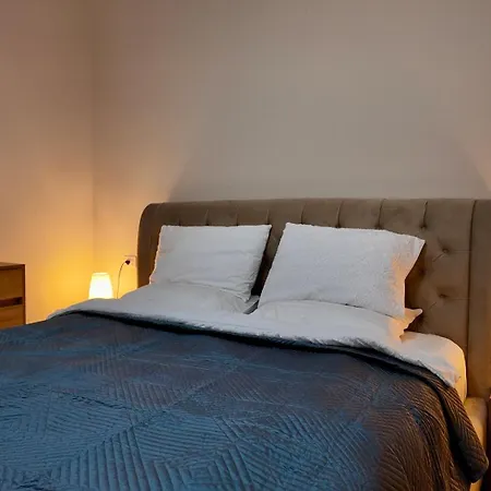 Eliot's - New Bazaar - Modern W King Bed