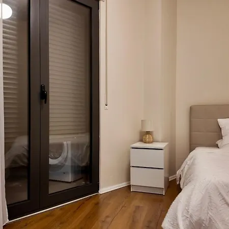 Eliot's - New Bazaar - Modern W King Bed Appartement Tirana