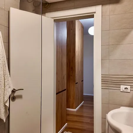 Appartement Eliot's - New Bazaar - Modern W King Bed Tirana