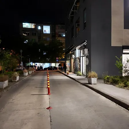 Eliot's - New Bazaar - Modern W King Bed Tirana